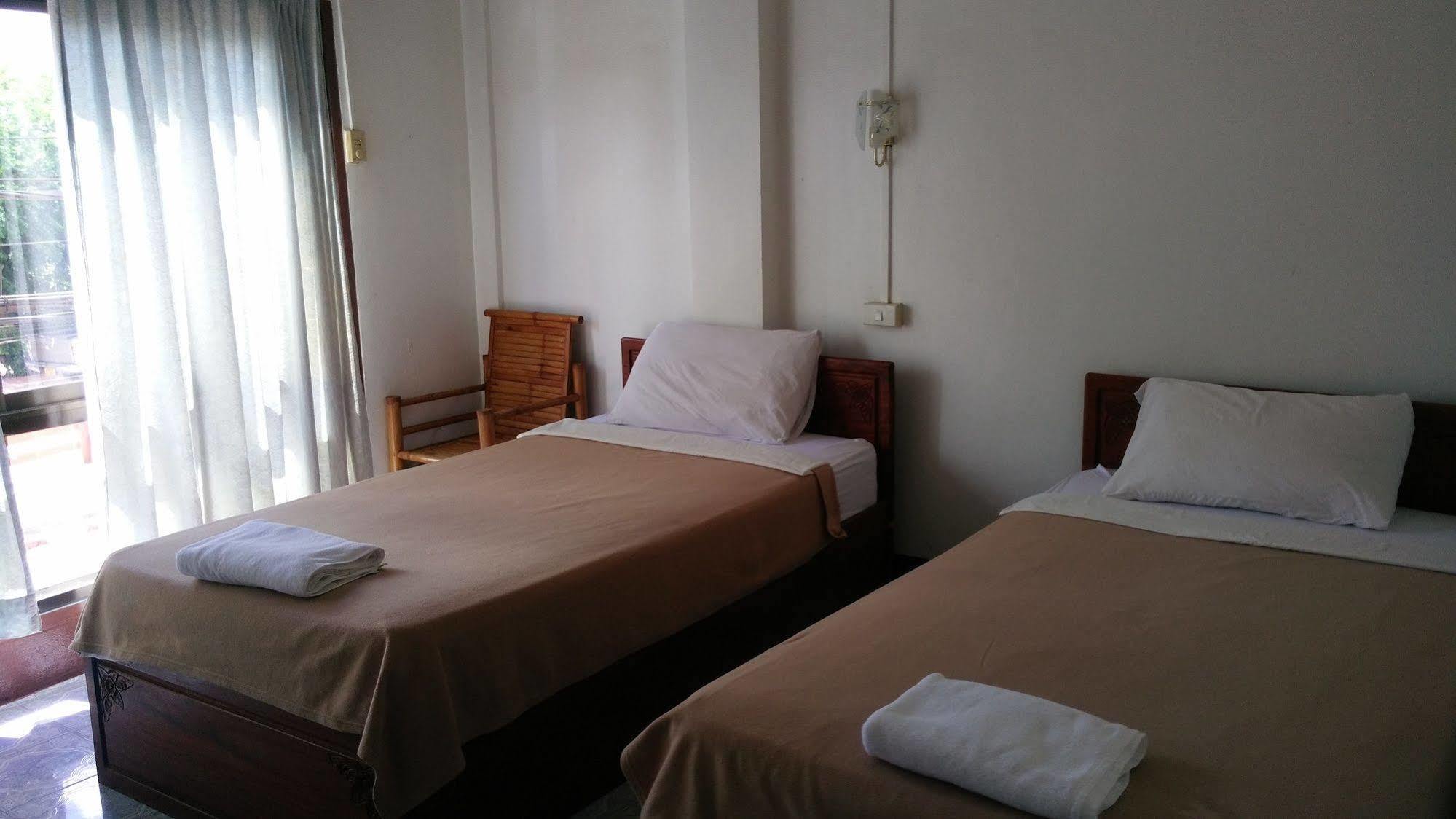 Chanthasom Guesthouse Ban Nongdouang ภายนอก รูปภาพ