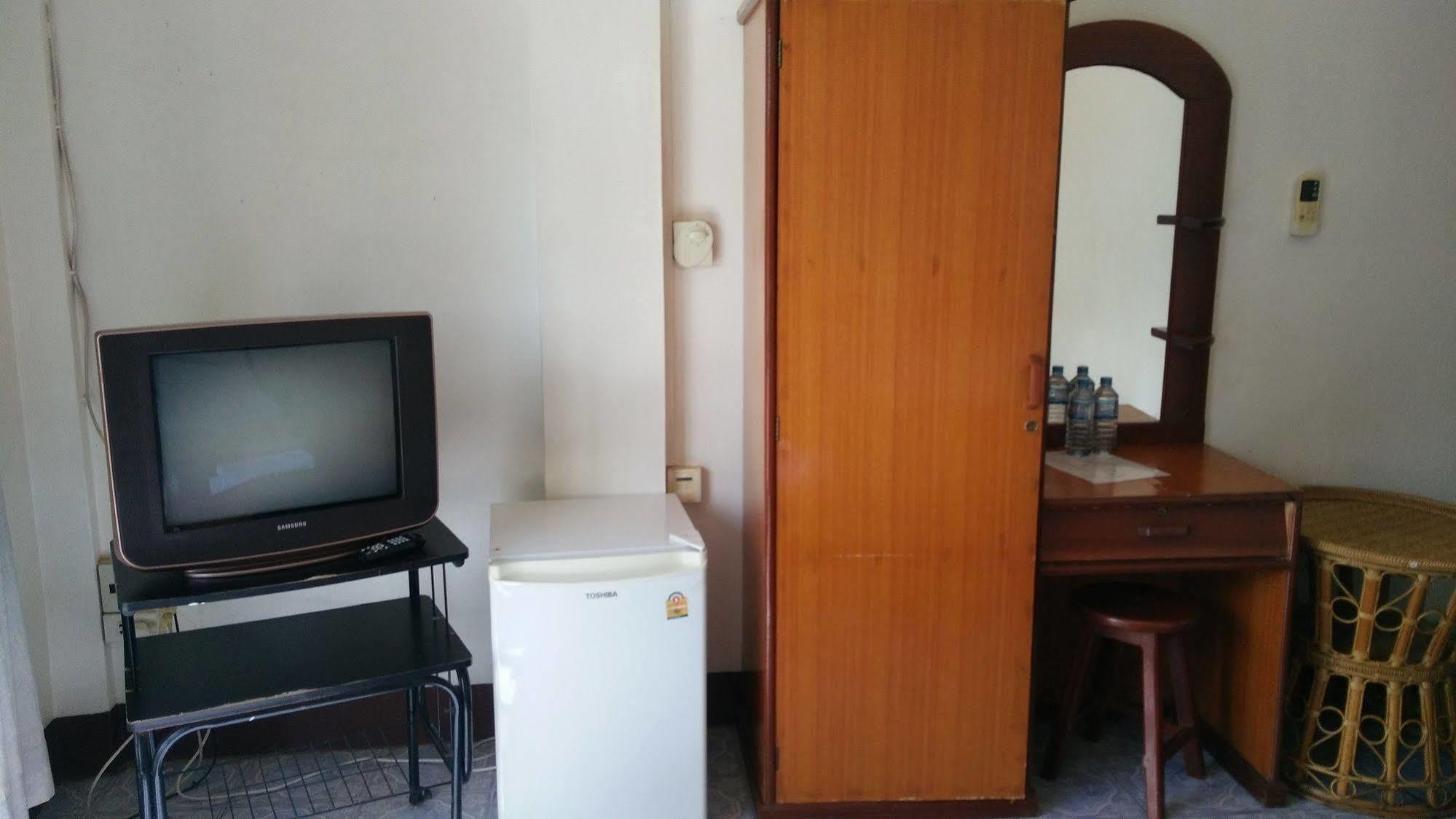 Chanthasom Guesthouse Ban Nongdouang ภายนอก รูปภาพ